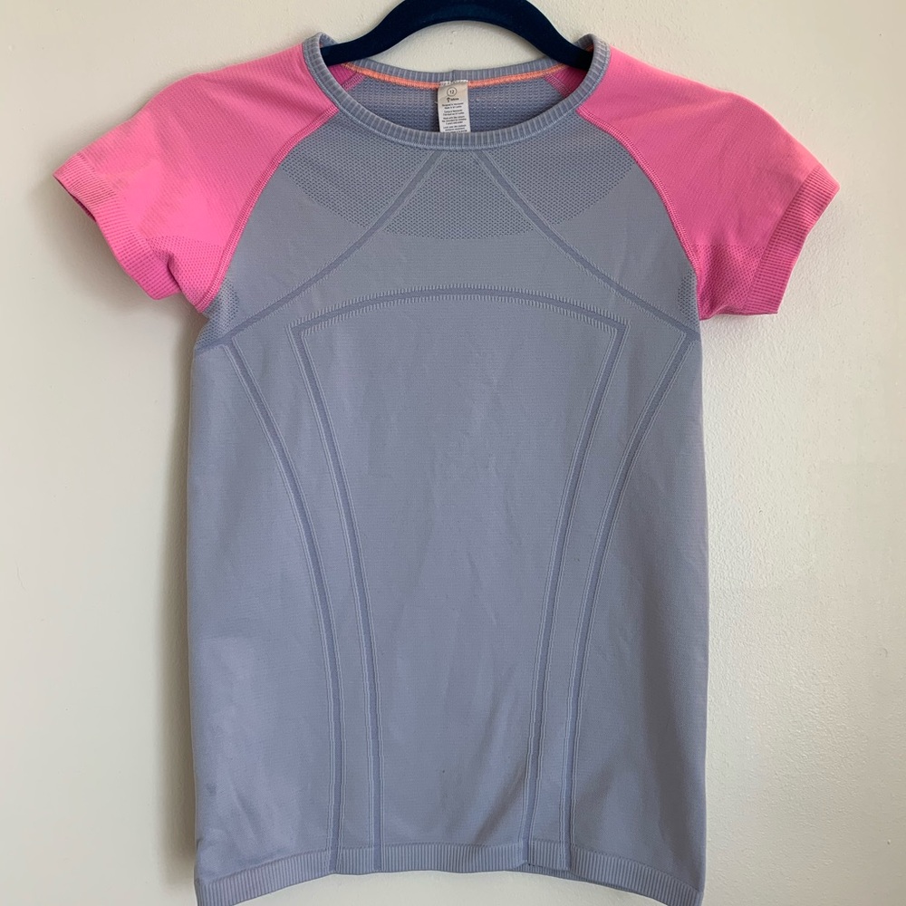 Ivivva fly tech short sleeve shirt.